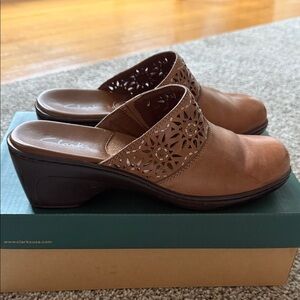 Women’s Clark’s mule size 6